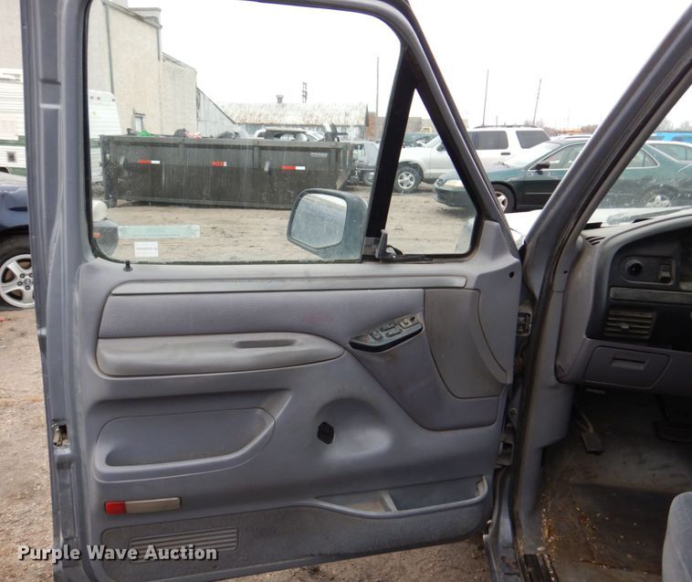 image for item JJ9235 1995 Ford F150  pickup truck