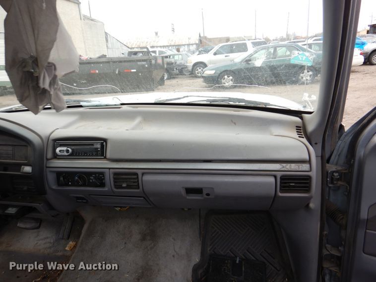 image for item JJ9235 1995 Ford F150  pickup truck