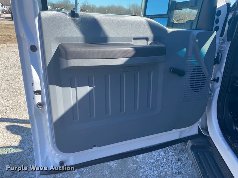 image for item JN9217 2016 Ford F550 Super Duty XL  flatbed truck