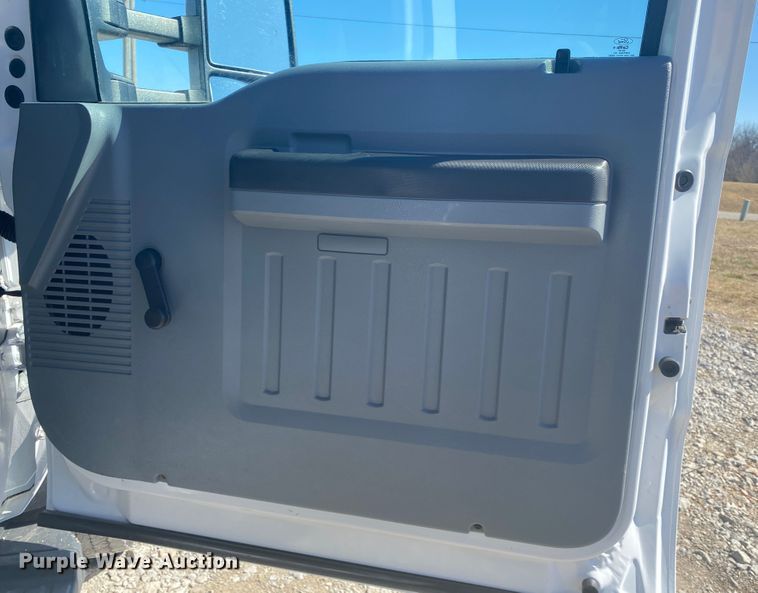 image for item JN9217 2016 Ford F550 Super Duty XL  flatbed truck