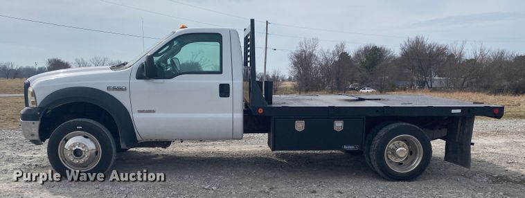 image for item JN9231 2007 Ford F550 Super Duty XL  flatbed truck