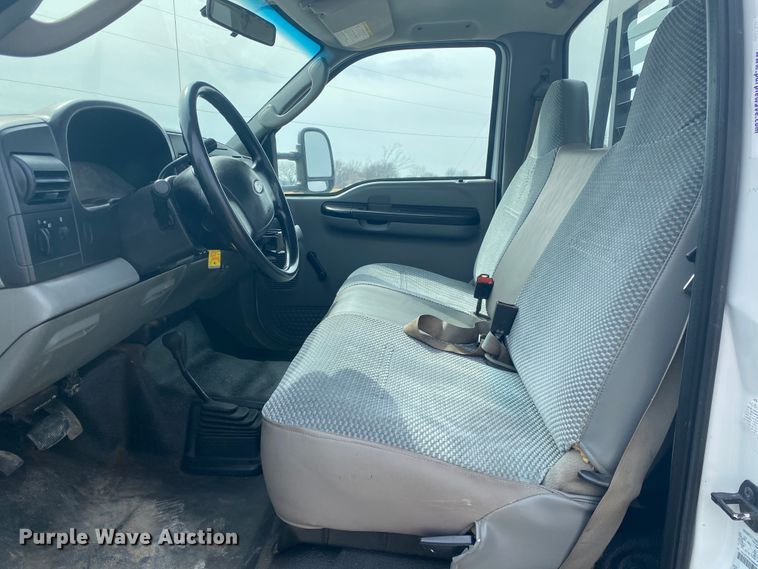 image for item JN9231 2007 Ford F550 Super Duty XL  flatbed truck