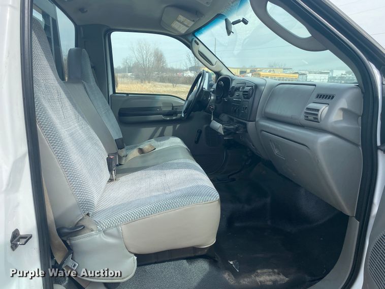 image for item JN9231 2007 Ford F550 Super Duty XL  flatbed truck