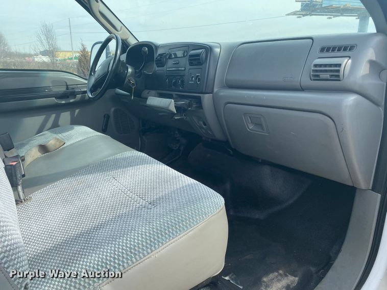 image for item JN9231 2007 Ford F550 Super Duty XL  flatbed truck