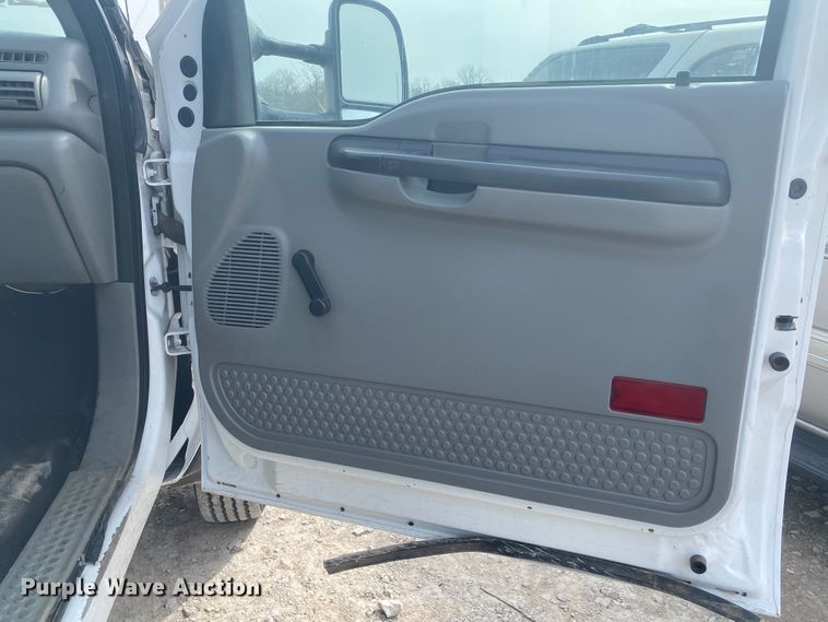 image for item JN9231 2007 Ford F550 Super Duty XL  flatbed truck