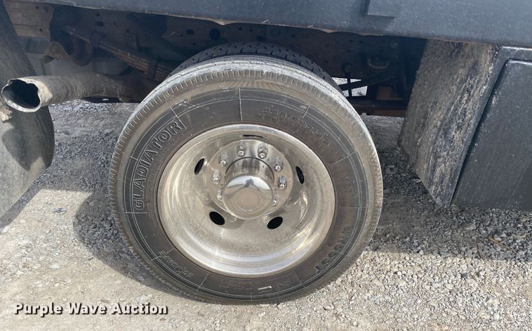 image for item JN9231 2007 Ford F550 Super Duty XL  flatbed truck