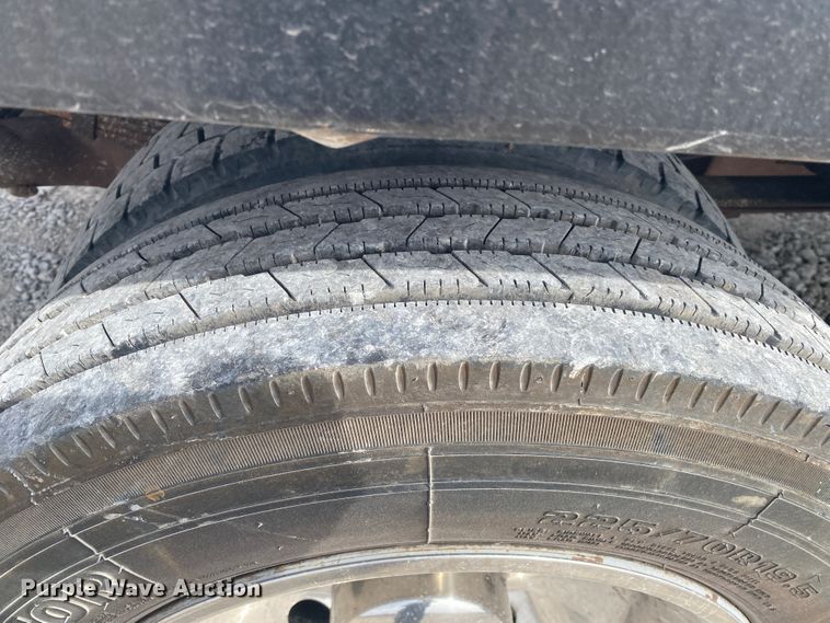 image for item JN9231 2007 Ford F550 Super Duty XL  flatbed truck