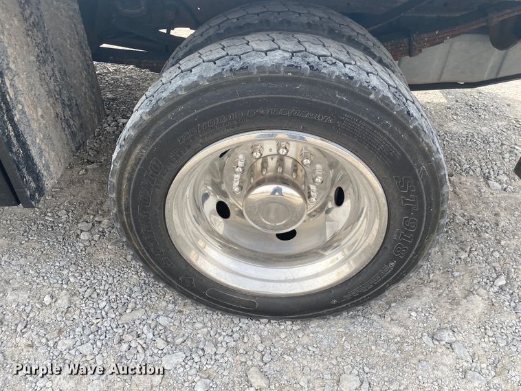 image for item JN9231 2007 Ford F550 Super Duty XL  flatbed truck