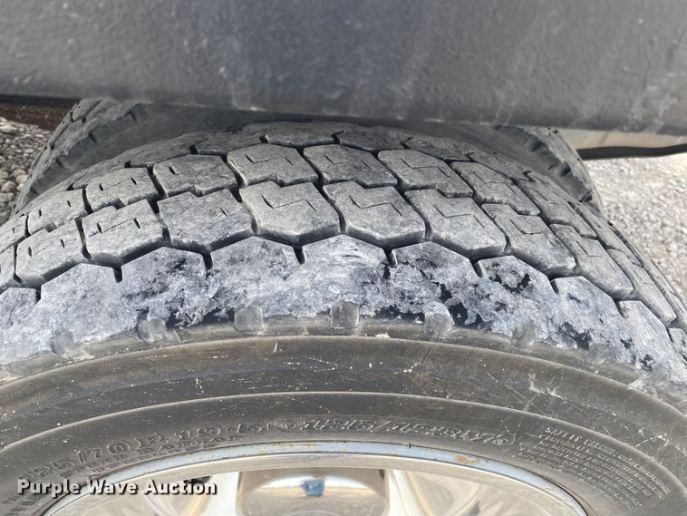 image for item JN9231 2007 Ford F550 Super Duty XL  flatbed truck