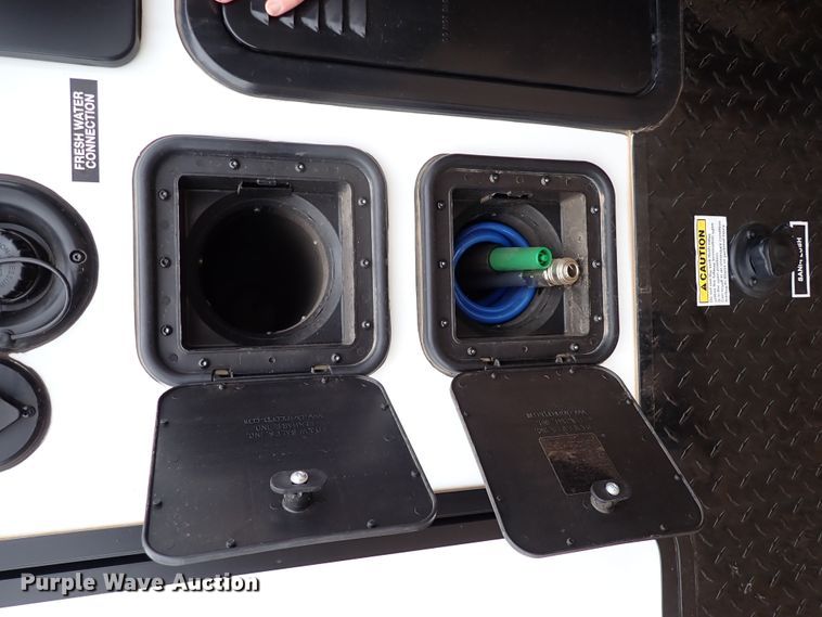 image for item JO9675 2022 Genesis Supreme 40CRXL  toy hauler camper