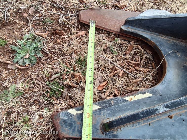 image for item JO9682 2017 Sidney skid steer tree shear