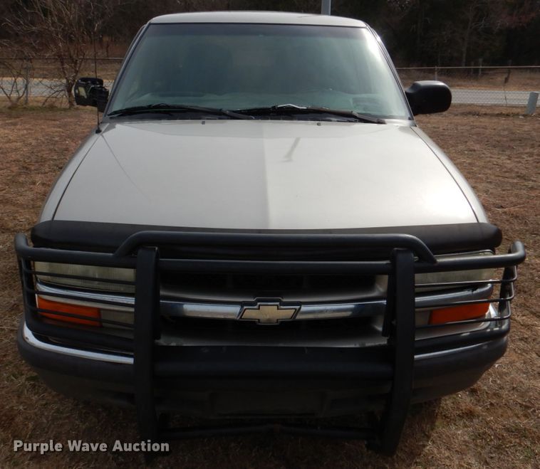 image for item JS9667 2001 Chevrolet S10  Crew Cab pickup truck