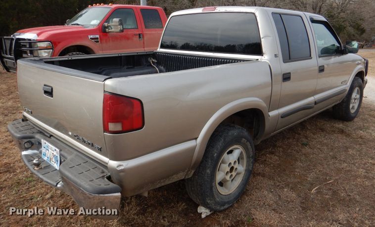 image for item JS9667 2001 Chevrolet S10  Crew Cab pickup truck