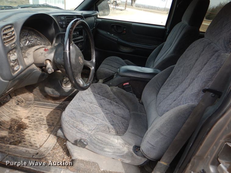 image for item JS9667 2001 Chevrolet S10  Crew Cab pickup truck