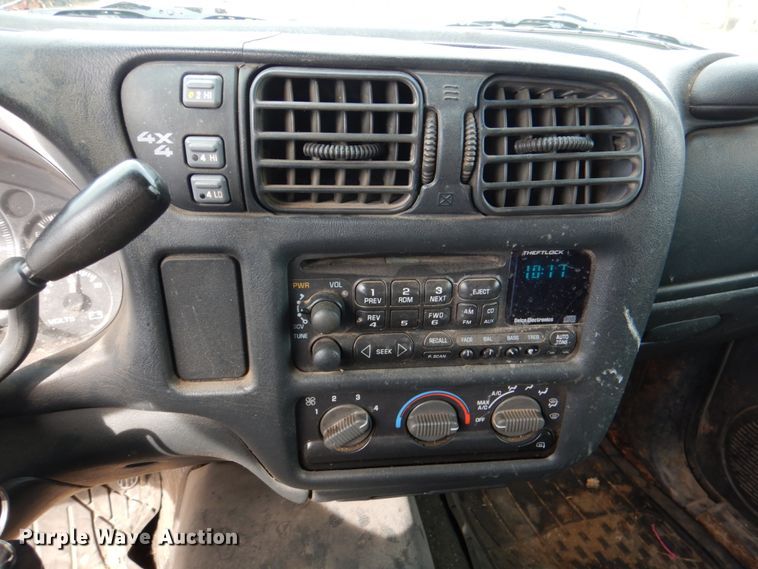 image for item JS9667 2001 Chevrolet S10  Crew Cab pickup truck