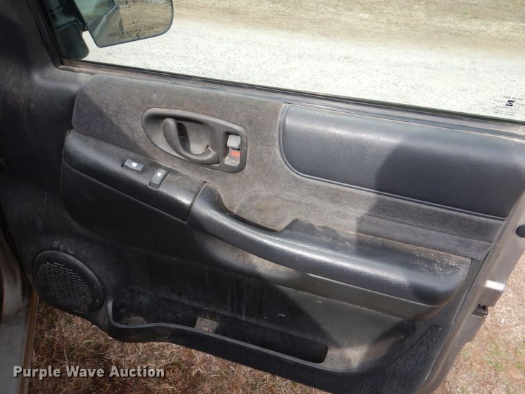 image for item JS9667 2001 Chevrolet S10  Crew Cab pickup truck