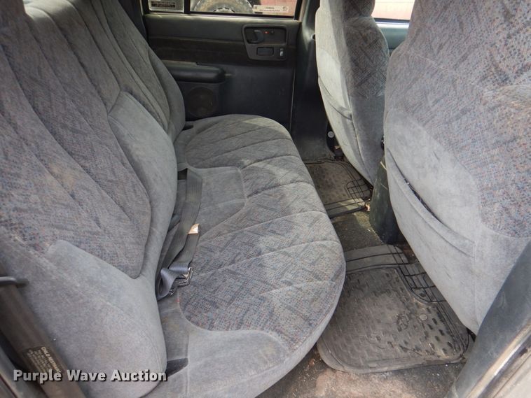 image for item JS9667 2001 Chevrolet S10  Crew Cab pickup truck