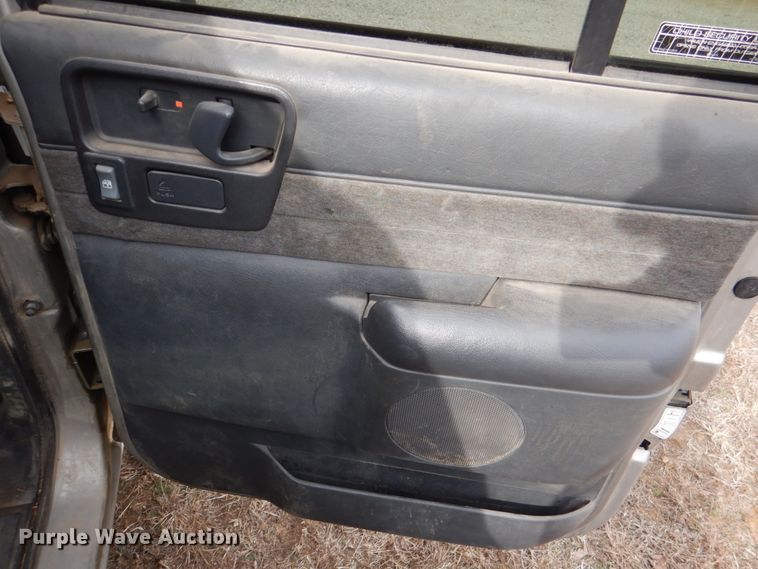 image for item JS9667 2001 Chevrolet S10  Crew Cab pickup truck