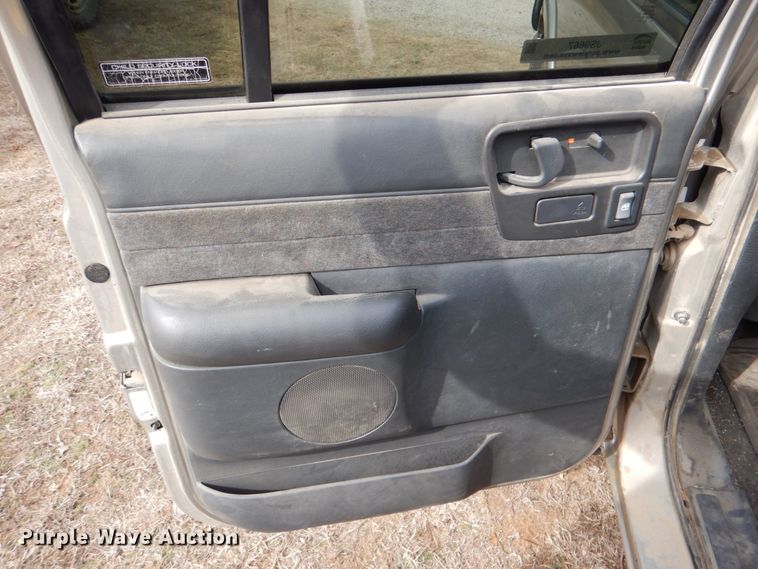 image for item JS9667 2001 Chevrolet S10  Crew Cab pickup truck