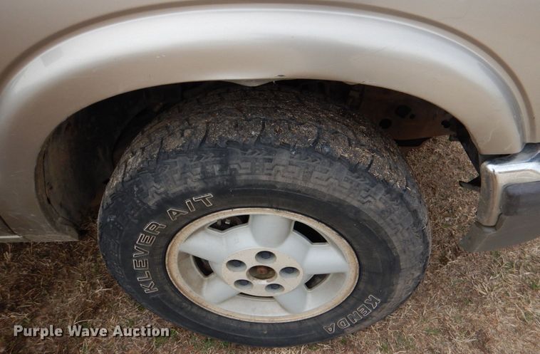 image for item JS9667 2001 Chevrolet S10  Crew Cab pickup truck