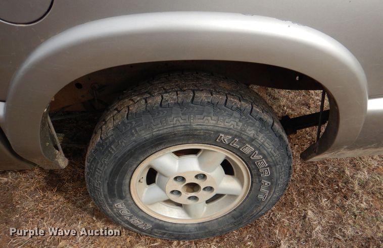 image for item JS9667 2001 Chevrolet S10  Crew Cab pickup truck