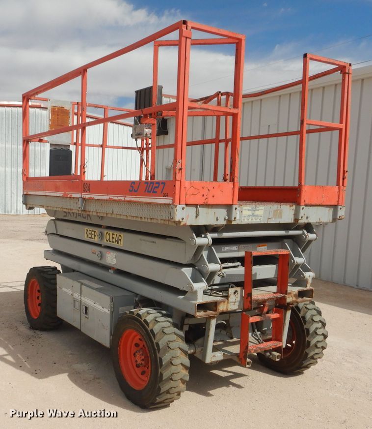 image for item KC9788 1998 Sky Jack SJ-7027  scissor lift