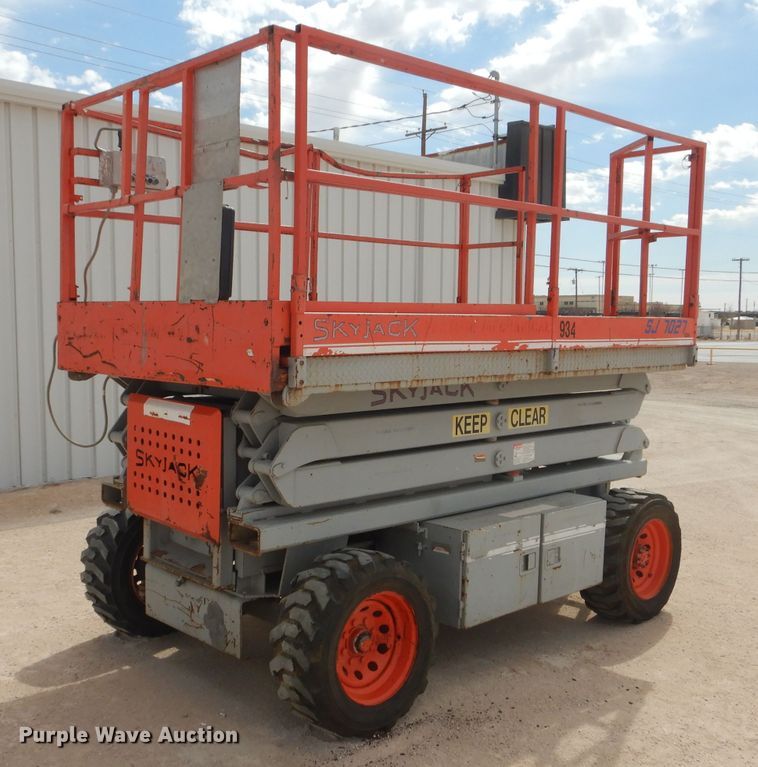 image for item KC9788 1998 Sky Jack SJ-7027  scissor lift