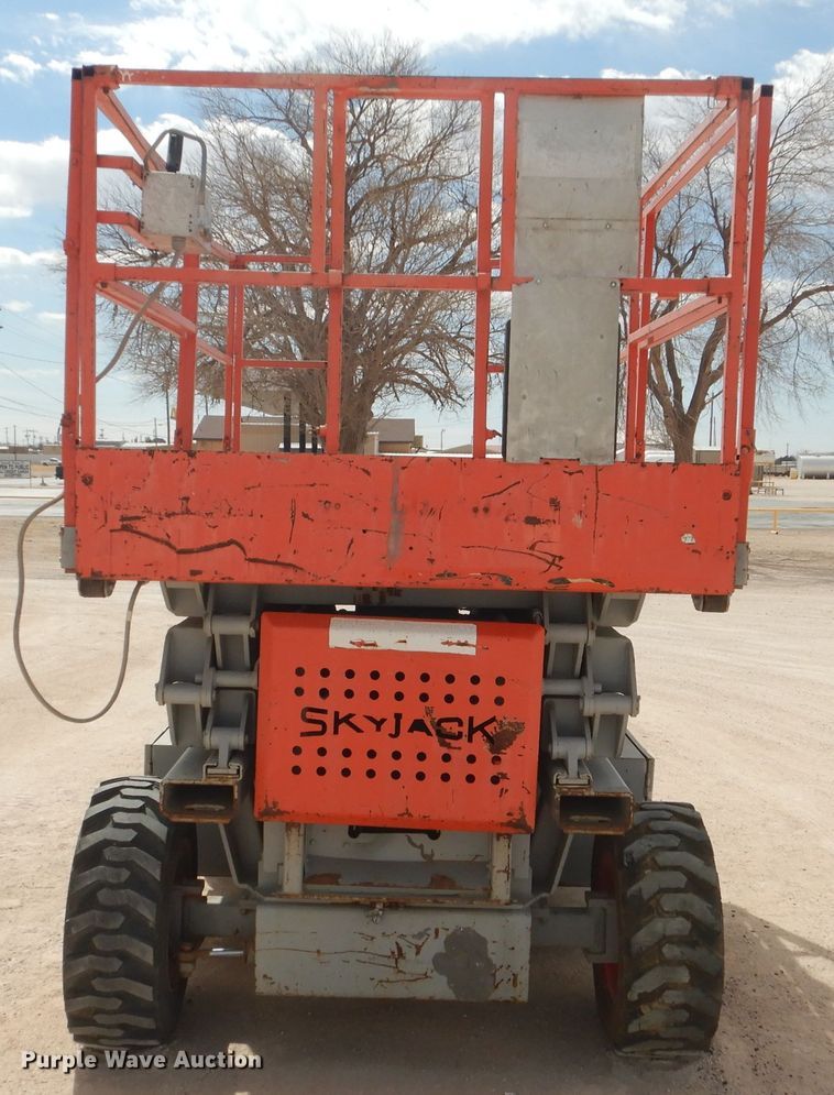 image for item KC9788 1998 Sky Jack SJ-7027  scissor lift