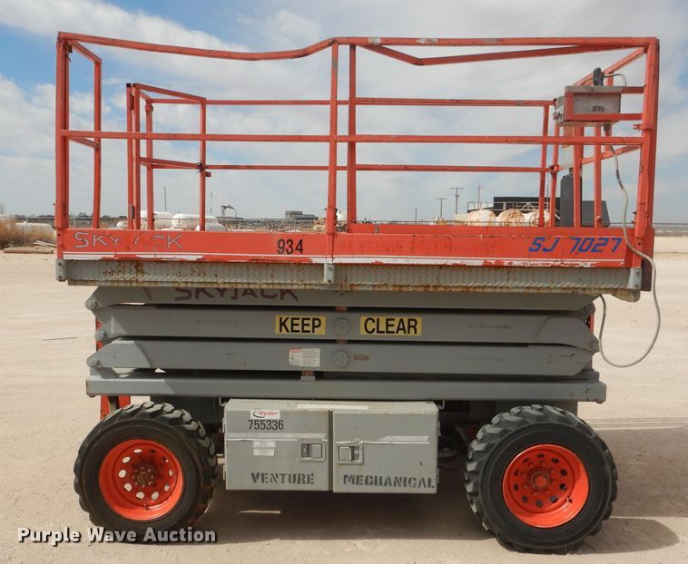 image for item KC9788 1998 Sky Jack SJ-7027  scissor lift
