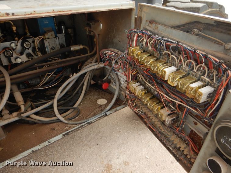 image for item KC9788 1998 Sky Jack SJ-7027  scissor lift