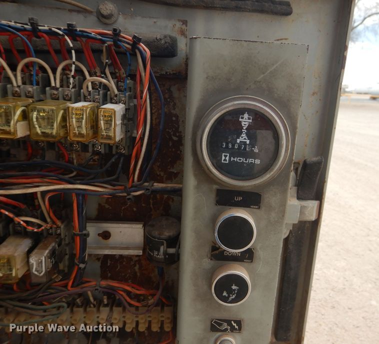 image for item KC9788 1998 Sky Jack SJ-7027  scissor lift