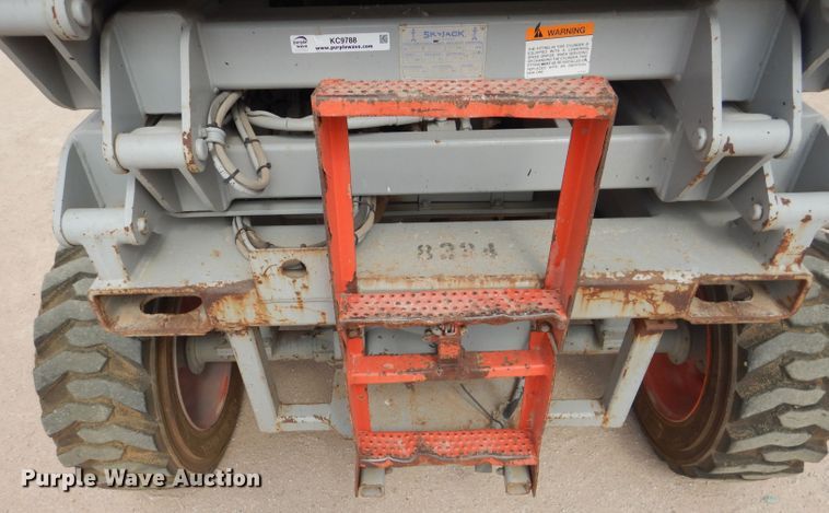 image for item KC9788 1998 Sky Jack SJ-7027  scissor lift