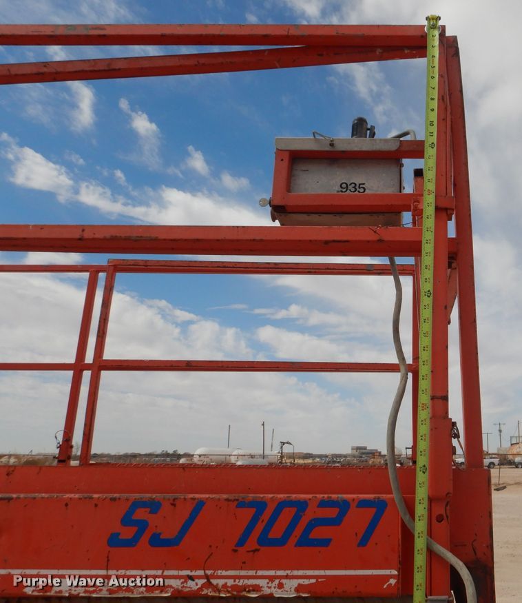 image for item KC9788 1998 Sky Jack SJ-7027  scissor lift