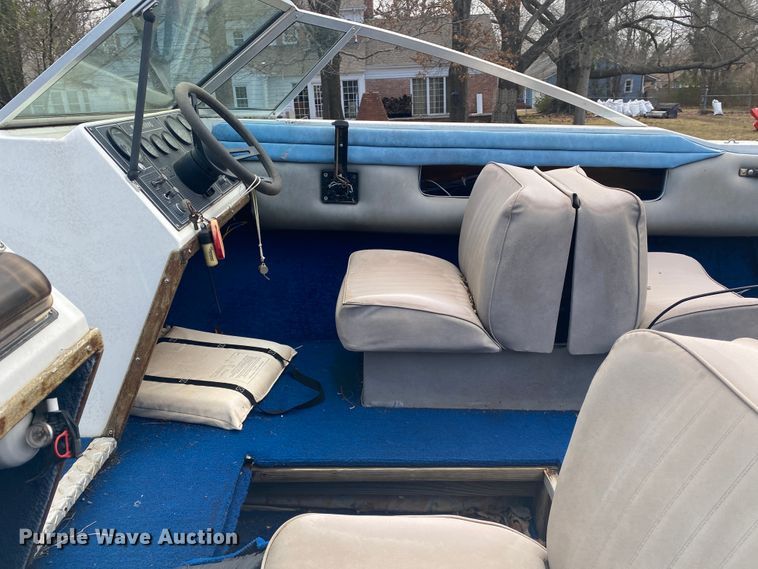 image for item KE9444 1987 Four Winns  boat