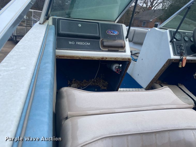 image for item KE9444 1987 Four Winns  boat