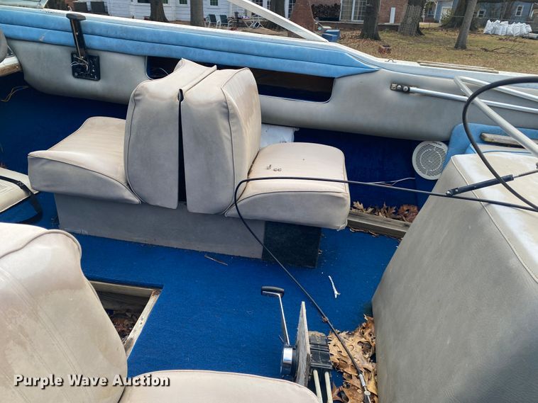 image for item KE9444 1987 Four Winns  boat