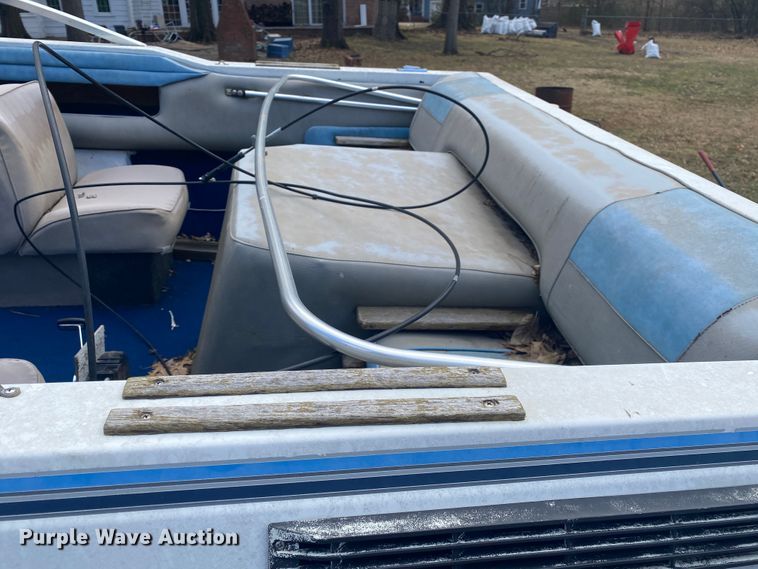 image for item KE9444 1987 Four Winns  boat