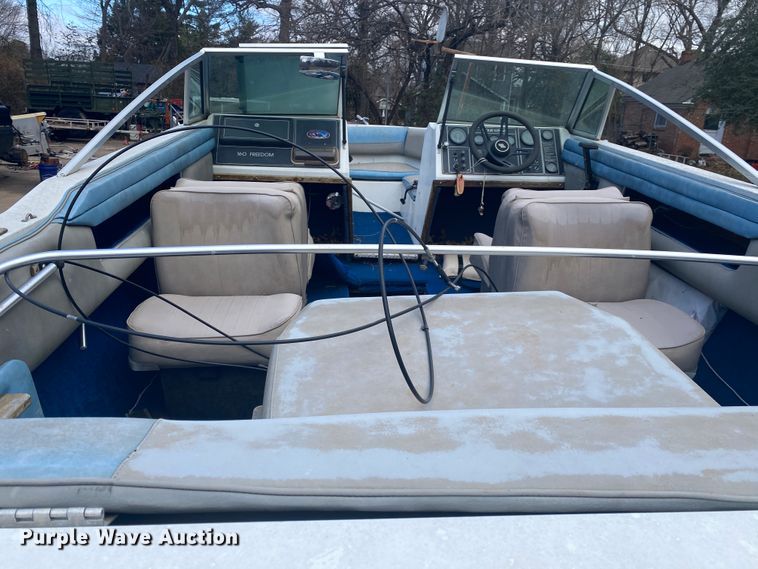 image for item KE9444 1987 Four Winns  boat