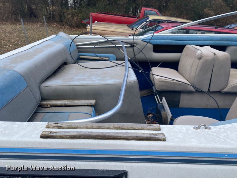 image for item KE9444 1987 Four Winns  boat