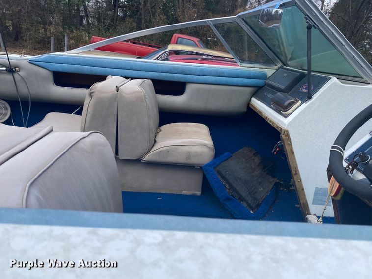 image for item KE9444 1987 Four Winns  boat