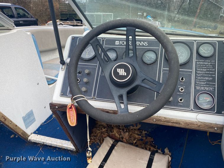 image for item KE9444 1987 Four Winns  boat