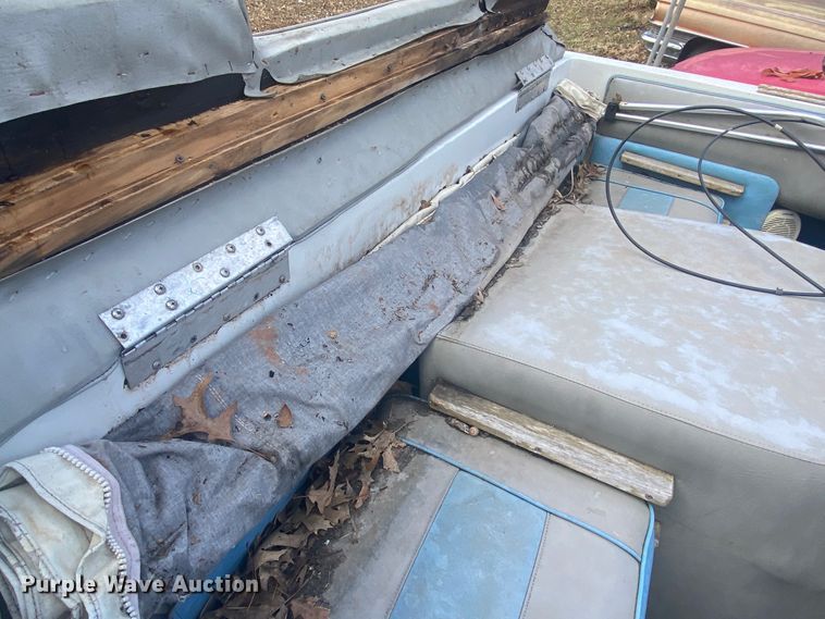 image for item KE9444 1987 Four Winns  boat