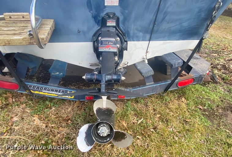 image for item KE9444 1987 Four Winns  boat