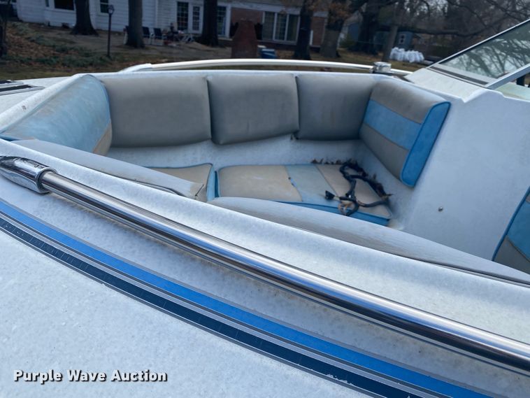 image for item KE9444 1987 Four Winns  boat