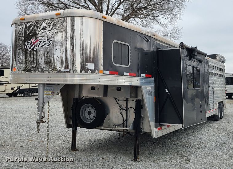 image for item KG9617 2015 Universal Exiss STC835 LG  livestock trailer