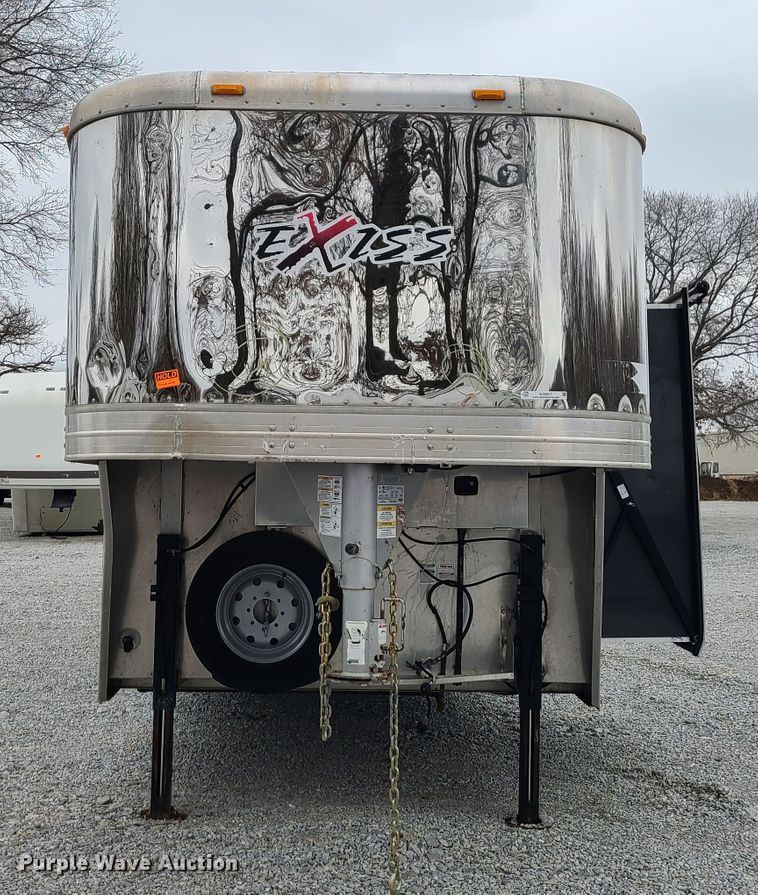 image for item KG9617 2015 Universal Exiss STC835 LG  livestock trailer