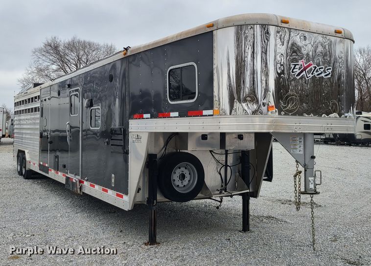 image for item KG9617 2015 Universal Exiss STC835 LG  livestock trailer