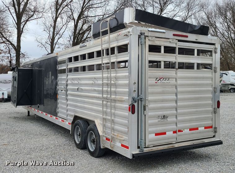 image for item KG9617 2015 Universal Exiss STC835 LG  livestock trailer