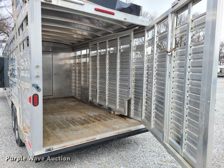 image for item KG9617 2015 Universal Exiss STC835 LG  livestock trailer