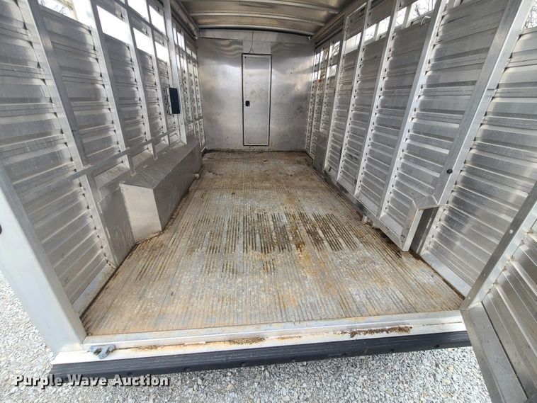 image for item KG9617 2015 Universal Exiss STC835 LG  livestock trailer